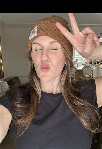 Let’s talk about 10 minute workouts. They’re being sold to postpartum moms as the solution but here’s what they’re not telling you… If you’re 6 months postpartum and still only doing 10 min workouts every few days, you’re never going to build real momentum. You’re not failing - the advice is failing you You are ready for more! #postpartumfitness #postpartumworkout #fitmom #momfitness #postpartum