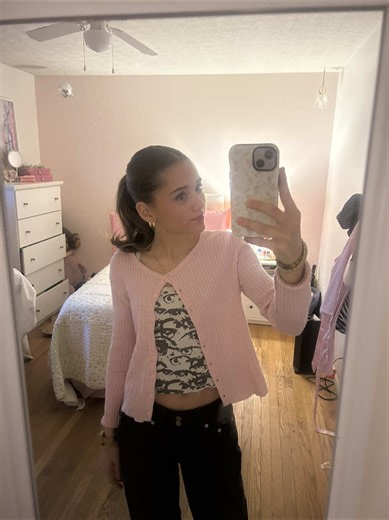 Chic Monday Outfit Ideas for a Girly Style