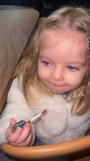 She’s already a PRO! 💄✨#funny #baby #shorts