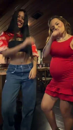 Layla e Kamylinha Dançando-.| { Tik Tok Dos Famosos Dance }