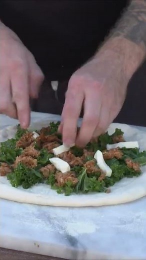 Easy kale and sausage pizza!