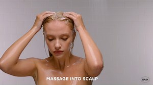 Environmental stressors (think: smoke, pollutants, UV rays & free radicals) can negatively impact our hair & scalp. Eliminate any potentially irritating build up and promote a healthier scalp and hair with our Tea Tree Oil & Rosemary Treatment Mask. The restorative hair mask is infused with a soothing blend of: 💚 Tea Tree Oil, known to have antibacterial properties, this oil unblocks hair follicles and nourishes roots 💚 Rosemary, a natural conditioner that helps hydrate and soothe dry, itchy s