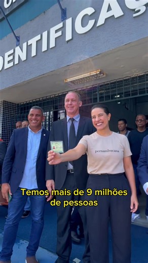 Você, assim como eu, de carteira de identidade nova e digital! 🪪😍 Porque agora, aqui em Pernambuco, todo mundo vai poder emitir a Carteira de Identificação Nacional (CIN). Vim no Instituto de Identificação Tavares Buril (IITB), da @policiacivildepernambuco, lançar o novo documento que tem mais itens de segurança e reúne todos os nossos dados em um só lugar. É mais cidadania pra todos, massa demais, né? #CarteiraDeIdentidadeNacional #PolíciaCivil #GovernoPE #Pernambuco #EstadoDeMudança #RaquelL