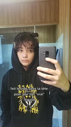 Exploring Self-Perception Through Mirror Reflection