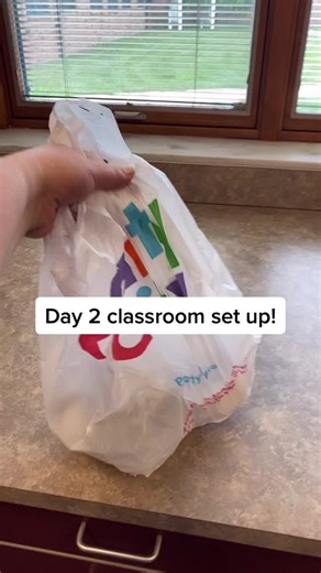 #teacher #tiktokteacher #ticktokteachers #teachersoftiktok #classroom #classroommakeover #part2