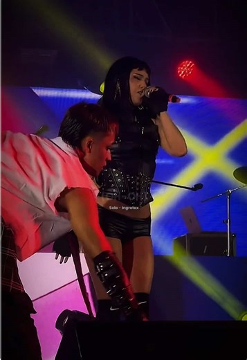 solita en la pista, bailando… #ingratax #sola #letra #concierto #cancion @ingrid