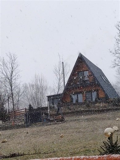 🌟Cabana A frame Bran! 3 dormitoare 2 bai living cu șemineu bucătărie jacuzzi hidromasaj și aeromasaj! Nr REZERVARE! 0726510825 #cabanadeinchiriat #munte #natura #transilvania