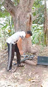 Significant metal pointer marker pointing to location of treasure deposit. | Kanji Kin