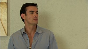 Al darse cuenta de que sus planes no saldrán como esperaba, Bruno intenta acabar con Alejandro con sus propias manos, pero al no lograrlo, decide huir. #Sortilegio, #SoloEnBlim en: https://blim.onelink.me/Cs9x/fbnvsortilegiotln | tlnovelas