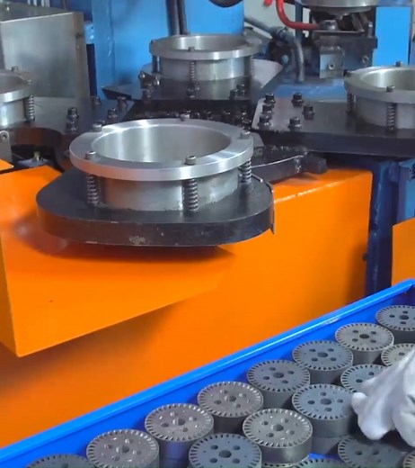 139K views · 776 reactions | Fully automatic aluminum rotor die casting machine. This aluminum casting machine adopts a fully automatic four-station design, which is suitable for the manufacture of motor cast aluminum rotors.The aluminum die casting machine Automatic get aluminum melt liquid, automatic loading and unloading the rotor. #rotor #die #casting #aluminum #manufacturing #automation #nidegroup | Nide Group | Facebook