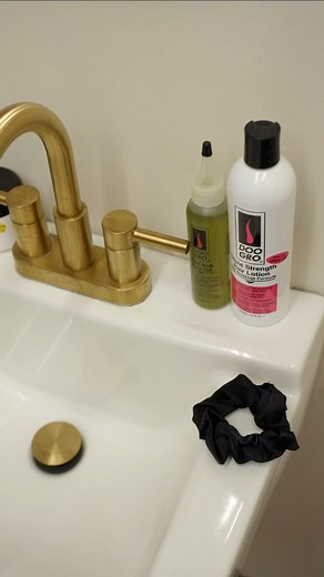 Wash day is self-care day, and Doo Gro is here to help you keep it simple and successful! 🩵💚🩷 | Doo Gro