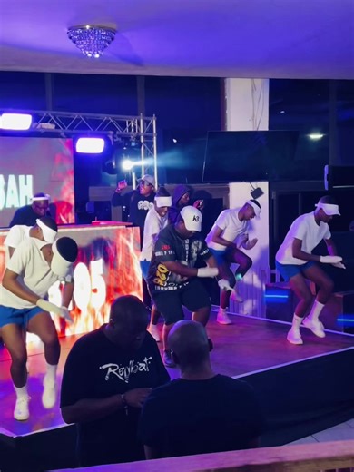 @uMafikizolo @Mzukulu kaBaqazile 🔥🔥❤️