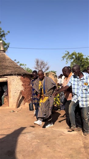 Vidéos de Responsable Dani~D (@responsable.dani_d) avec son original - Larba le Dargolais 🇧🇫📼