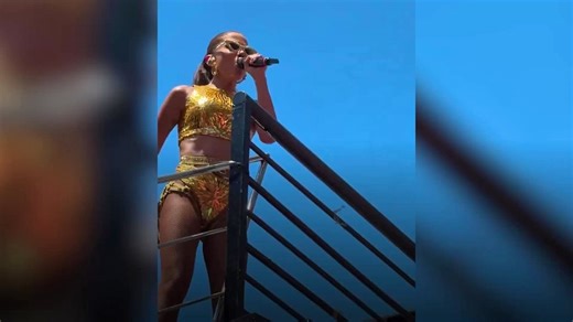 La chanteuse Anitta interrompt son concert et pousse un coup de gueule