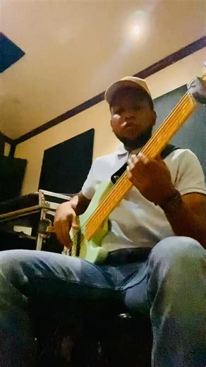 Good vibes during rehearsal today! OSB Crew & OS Band 1. Tou nou drwa 2. Leve lebras (revisited) #bassman #markbass #warwickgnomeamps #mru #musicianlife #seggae #ragga | Ashley Speville