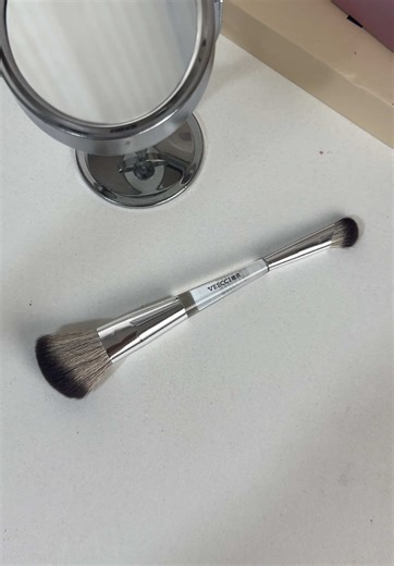 Dual-Function Makeup Brush for Perfect Contouring