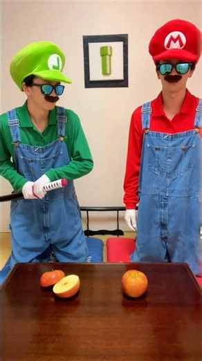 How to cut an apple with your hands 🍎