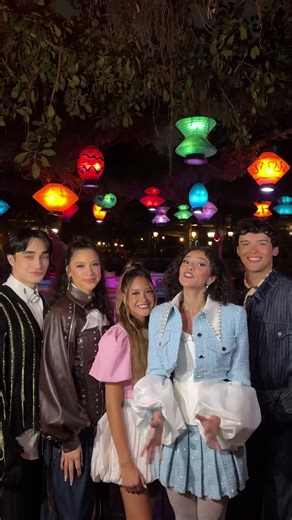 Tonight 👀❤️⏱️ Don't miss a Disneyland Park special: a new Descendant song 🍎 #WickedWonderland ✨️ on American Idol Disney Night! Watch American Idol LIVE tonight at 8/7c on ABC and Disney and tomorrow on Hulu. 🎶✨️ @Disney Descendants @Kiara @Alexandro Byrd @Liamani @Malia:) @Disney Music 2]@brendontremblay04