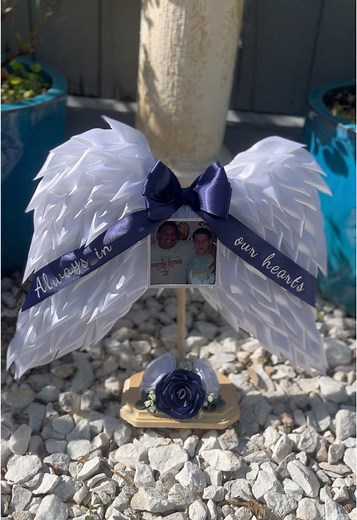 Beautiful arrangement to honor our lost loved ones🕊️🤍