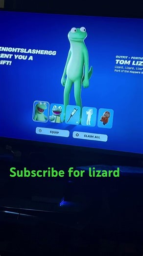 Fortnite got gifted the lizard bundle #fortnite #gifting #shorts #edits #lizard #hoppers