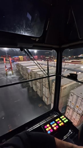 Does the speed get governed in a turn with the straddle carrier? #bluecollar #straddlecarrier #pov #fyp #ila