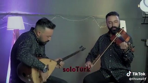 Discover the Soulful Sounds of Lute Music Timed with Nature