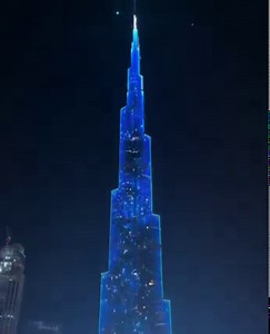 Illumine le ciel chaque nuit 💖 Avec des lasers rayonnants et des couleurs kaléidoscopes, vous devez assister en personne au spectacle de lumière @burjkhalifa lors de votre visite à Dubai ! 📷@abdulaziz_photos #VisitDubai | Visit Dubai