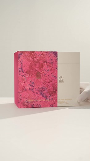 Journey into the Enchanted Woods with "Cherry in the Woods" – by Hamit Merat Kashani! 🍒🌳 Experience "Cherry in the Woods" by rising star Hamit Merat Kashani. This fragrance opens with sparkling cherry, orange sanguine, red apple, and crisp pear, develops into a mesmerizing floral heart that unveils the secrets of a hidden grove, and settles on a warm base of green cardamom, cinnamon, a mysterious cherry accord, and orris. A unique olfactory journey blending bold modernity with natural elegance