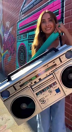 Graffiti BOOMBOX Comes to LIFE! #music #boombap #song