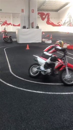 These tight figure 8 drills are exactly the kind of training we teach to help riders improve their performance and maneuverability on a motorcycle. With the right technique and guidance, you’ll achieve control and precision that most riders never reach. Master the skills that truly set you apart🙌💪💪 (Link in Bio) | Built To Win Riders Academy