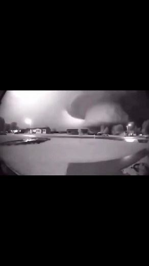 Tepat 1 Tahun Tornado Enderlin EF5 (2025), Tornado Pertama Berkategori EF5 Setelah Penantian Selama 12 Tahun — Tepat satu tahun lalu, dunia meteorologi mencatat peristiwa bersejarah ketika tornado berkekuatan EF5 pertama dalam 12 tahun menyentuh daratan di dekat Enderlin, North Dakota, Amerika Serikat. Tornado ini terbentuk dari badai supercell yang berkembang di lingkungan atmosfer yang sangat tidak stabil, ditandai oleh kombinasi udara hangat dan lembap dari selatan, udara lebih dingin dan ker