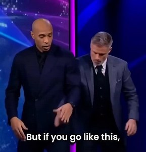 🧠 Five key points on how to protect the ball from a defender: ⚽️ Body Positioning - Position your body between the defender and the ball. Keep your hips and shoulders square to the defender to maintain balance and control. ⚽️ Use of Arms - Utilize your arms to create space and maintain balance. Keep your elbows out to discourage the defender from getting too close. ⚽️ Low Center of Gravity - Bend your knees and lower your center of gravity. This stance enhances your stability and makes it harde