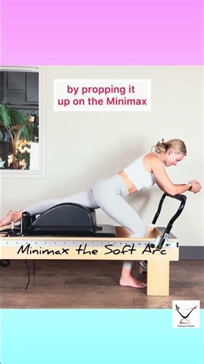 😬Tight Quads? 🎯Rec Fem with this #pilatesstretch. #pilatestips #reformer
