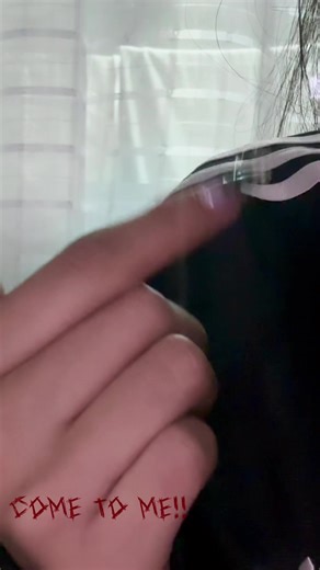 Uñas inspiradas en Drácula y el estilo gótico