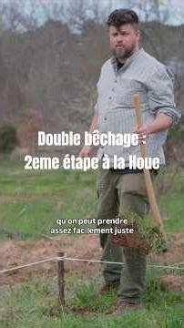 Double bêchage : 2eme étape à la houe #savoirfaire #agriculture #jardin