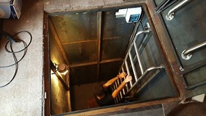 Un youtuber construye su propio búnker antizombis