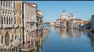 23K views · 5.1K reactions | #Venice has something big to celebrate tonight: the art of Venetian Glass Bead making has just been recognized by Unesco as a World Heritage for Humanity! Isn't that amazing and fully deserved? | Venezia Autentica - Discover and Support the Authentic Venice | Facebook