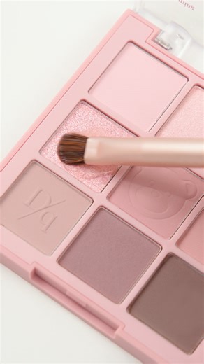 Dasique USA on Instagram: "Want your powder shadow to pop? Apply a hydrating primer first to enhance color payoff and make it last longer! ✨ #dasique #dasique_usa #dasiqueshadow #shadowhack #shadowpalette #primer #strongpigmental #makeup #kbeauty"
