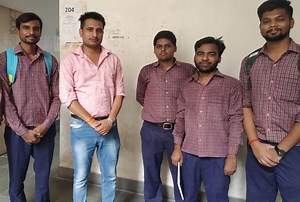 बीटेक स्टूडेंट्स ने तैयार किया रिमोट वाला हाइड्रोलिक जैक, आसान हुई भारी वाहनों की मरम्मत