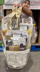 490K views · 44 reactions | Gift Baskets!  *** Paniers-cadeaux !  #costco #costcocanada #treasurehunt #giftbaskets | Costco Wholesale Canada | Facebook