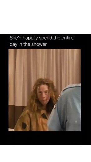 𝗜𝗚.𝗠𝗼𝗺𝗲𝗻𝘁𝘁 on Instagram: "🤣🤣 🎬: Dirk Gently’s Holistic Detective Agency – Season 1, Episode 5 This show is a masterpiece of weirdness. One of my favorite moments is when Bart Curlish mistakes fruit-scented shampoo for a drink in the shower. Fiona Dourif’s performance is pure comedy gold."