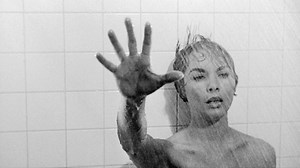 Jamie Lee Curtis recrée la scène de la douche dans Psychose - première image - RTBF Actus