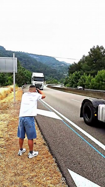 Algo más sencillo, pero que tenga ese peso de volver al lugar donde nació todo: Quién iba a imaginar todo lo que vendría después… 🚛❤️ Aquí comenzó algo muy bonito. Y lo mejor es que seguimos en ruta. 📸🤝