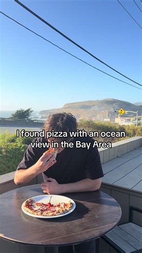 Spicy Picante Pizza with Ocean View in Pacifica