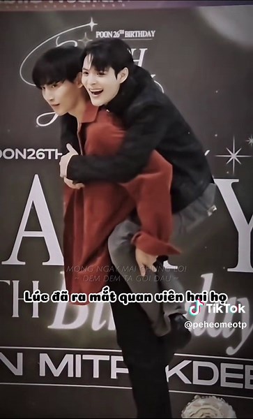 Khoảng cách và cảm xúc giữa Ohm và Poon