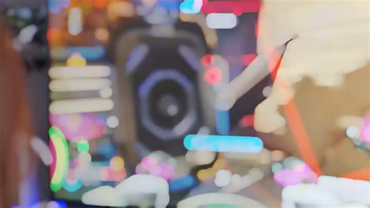 以后打游戏快人一步！Q7显示器240Hz高刷，响应速度快，操作更流畅，带你轻松赢在起点。