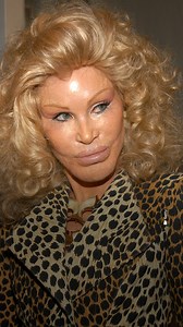 Jocelyne Wildenstein est décédée ce mardi dans un palace parisien suite à une embolie pulmonaire. Voici 5 choses à savoir sur « la femme chat ». | Loopsider