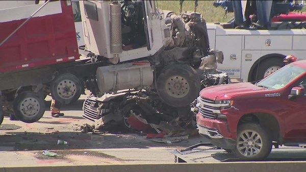 Deadly crash on I-35 in Round Rock involving 10 vehicles under investigation