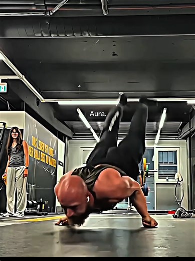 Calisthenics Beast in the Public Gym🔥☠️ #calisthenics #motivacao #treino #fyp #gymtok @fredyworkout @savosko @Yevhen Shein @Mateo Saldarriaga @Alessian @Iliesse_ns
