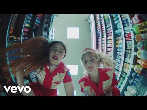 Wet Leg - Ur Mum (Official Video)